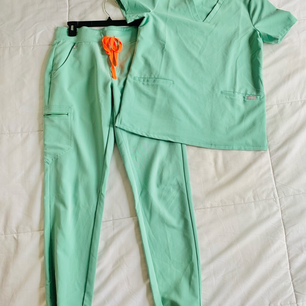 FIGS, Limited Edition, Jade scrubs.